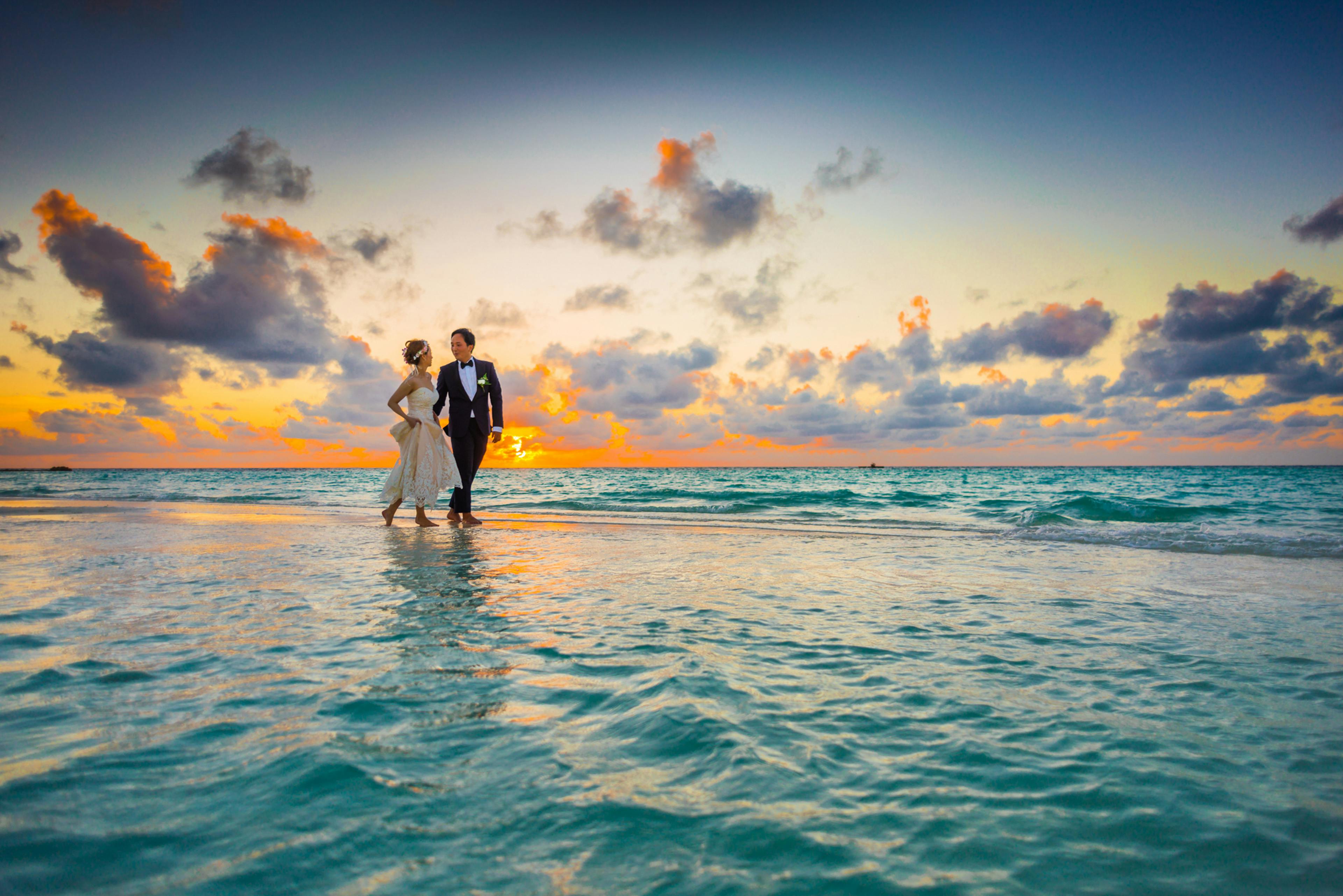 Press-On Nails for Beach Weddings: Salt Water Safe