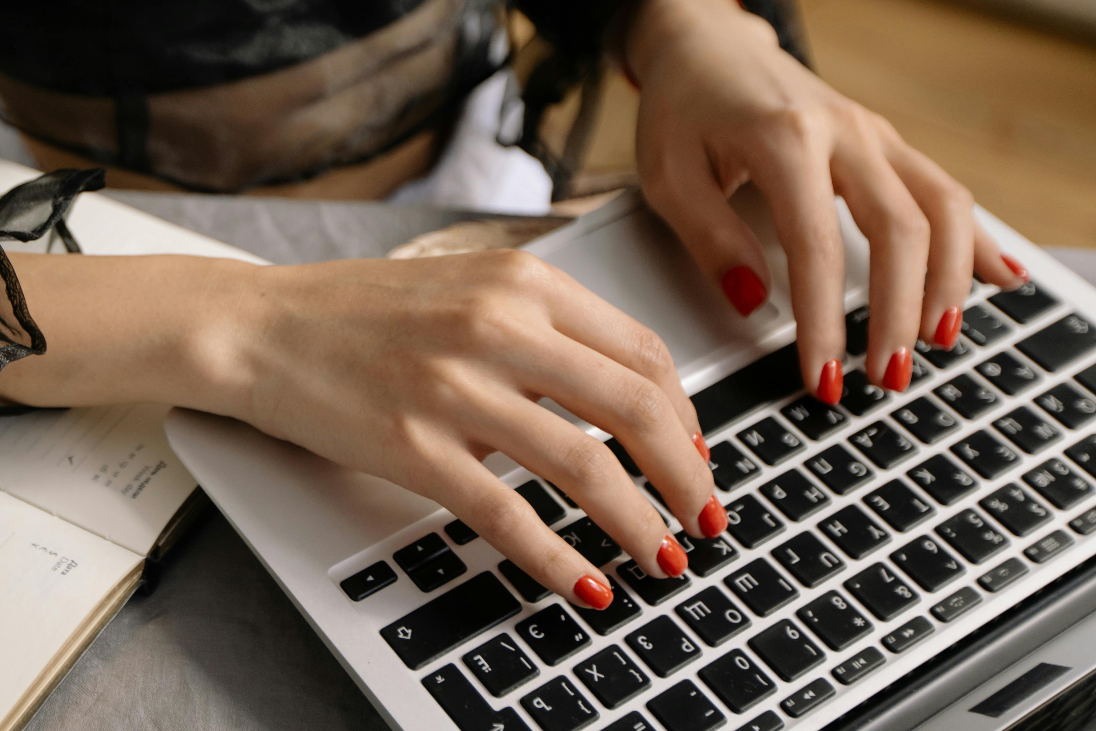 Exploring the World of Artificial Nails: Types, Trends, and Tips - Glamnetic