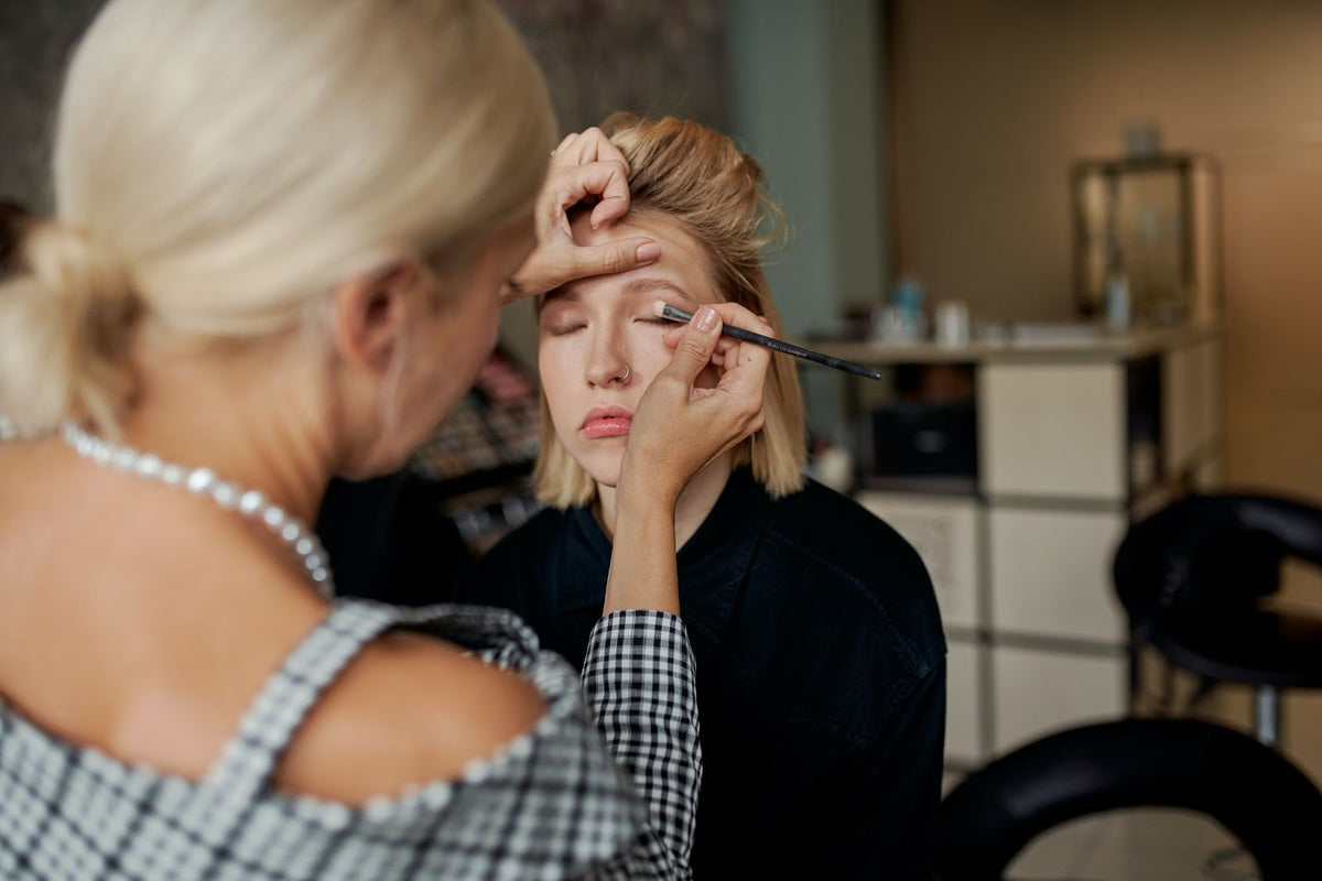 Steps on How To Do Eye Makeup