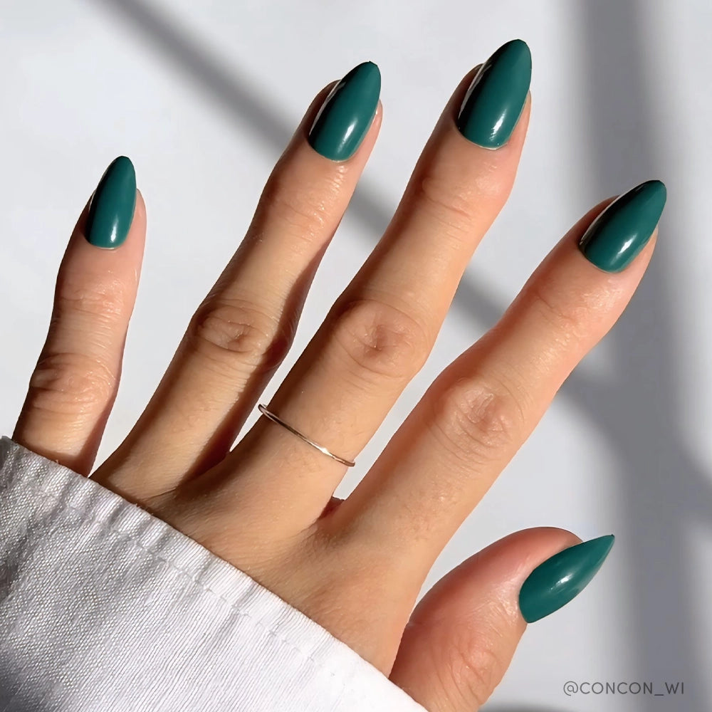 https://www.glamnetic.com/cdn/shop/files/EmeraldGreen_1.webp?v=1760986992&width=2048